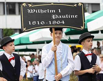 Menschen bei Seehasen-Festzug