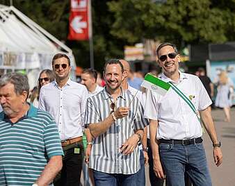 4 Männer auf einem Fest