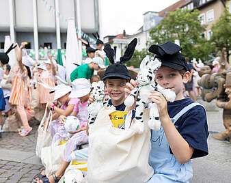 Kinder mit Hasenohren