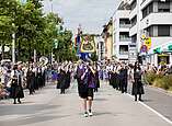 Menschen bei Seehasen-Festzug