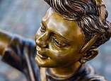 Seehas und zwei Kinder: Figurengruppe aus Bronze von Waldemar Schröder 