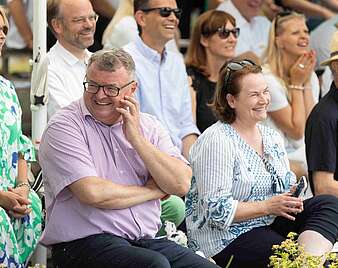 Menschen bei Seehasen-Festzug