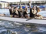 Drachenboot-Cup: Mannschaft jubelt