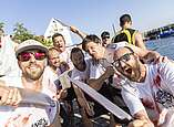 Gruppenbild Drachenboot-Cup: Mannschaft posiert