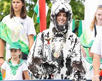 Menschen bei Seehasen-Festzug