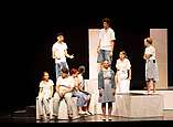 Die Gemeinschaftsschule Schreienesch brachte als Festaufführung die Theater“projektion“ „Alice im Wunderland“ auf die Bühne. (Foto: Stefan Trautmann)