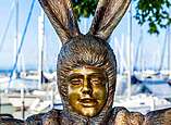 Seehas und zwei Kinder: Figurengruppe aus Bronze von Waldemar Schröder 