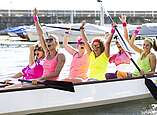 Drachenboot-Cup: Mannschaft jubelt