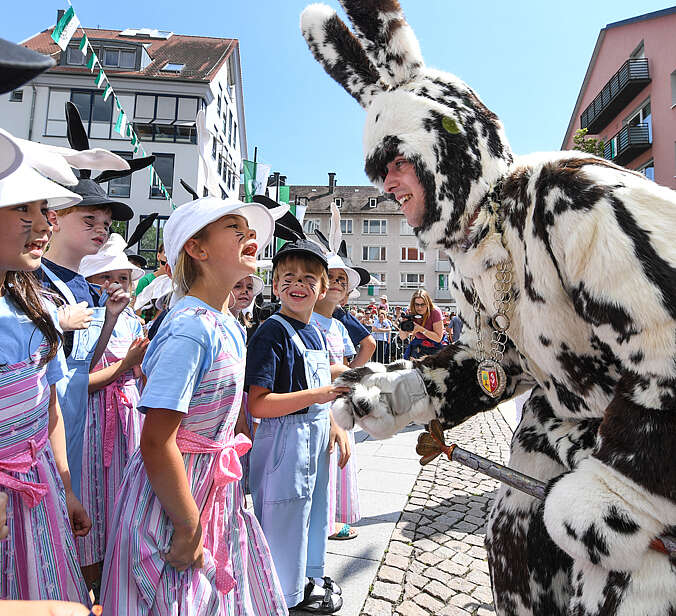 Seehas begrüßt Erklässler zum Hasenklee