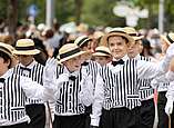Menschen bei Seehasen-Festzug