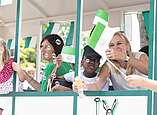 Menschen bei Seehasen-Festzug