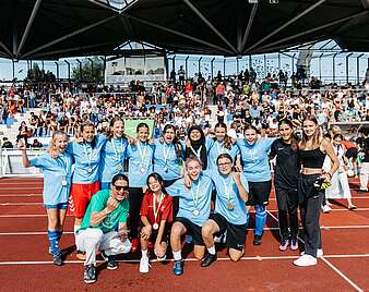 Gruppenbild: Mädchen-Sieger-Team Fußball