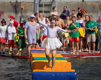 Seehasenfest 2026: Impressionen vom Fischerstechen im Gondelhafen